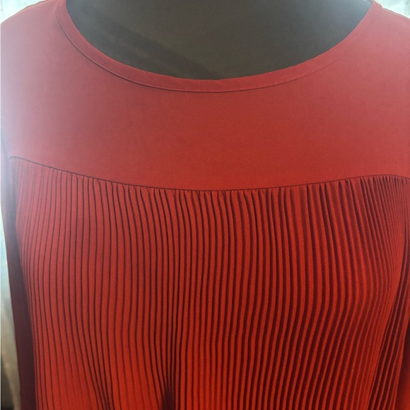 Elegant Red Pleated Blouse 2x - Picture 4 of 4